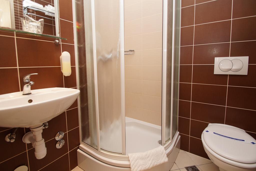 Hotel Posejdon Вела-Лука Екстер'єр фото