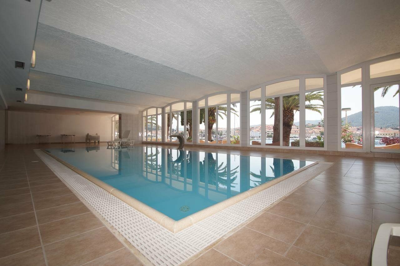 Hotel Posejdon Вела-Лука Екстер'єр фото